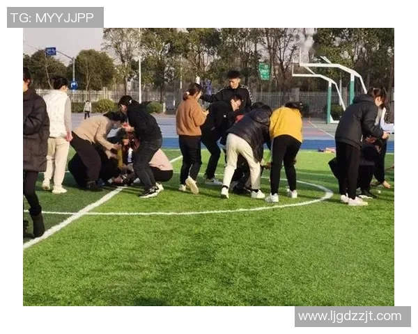 踩单车足球新风潮探索运动与乐趣的完美结合与团队精神的展现